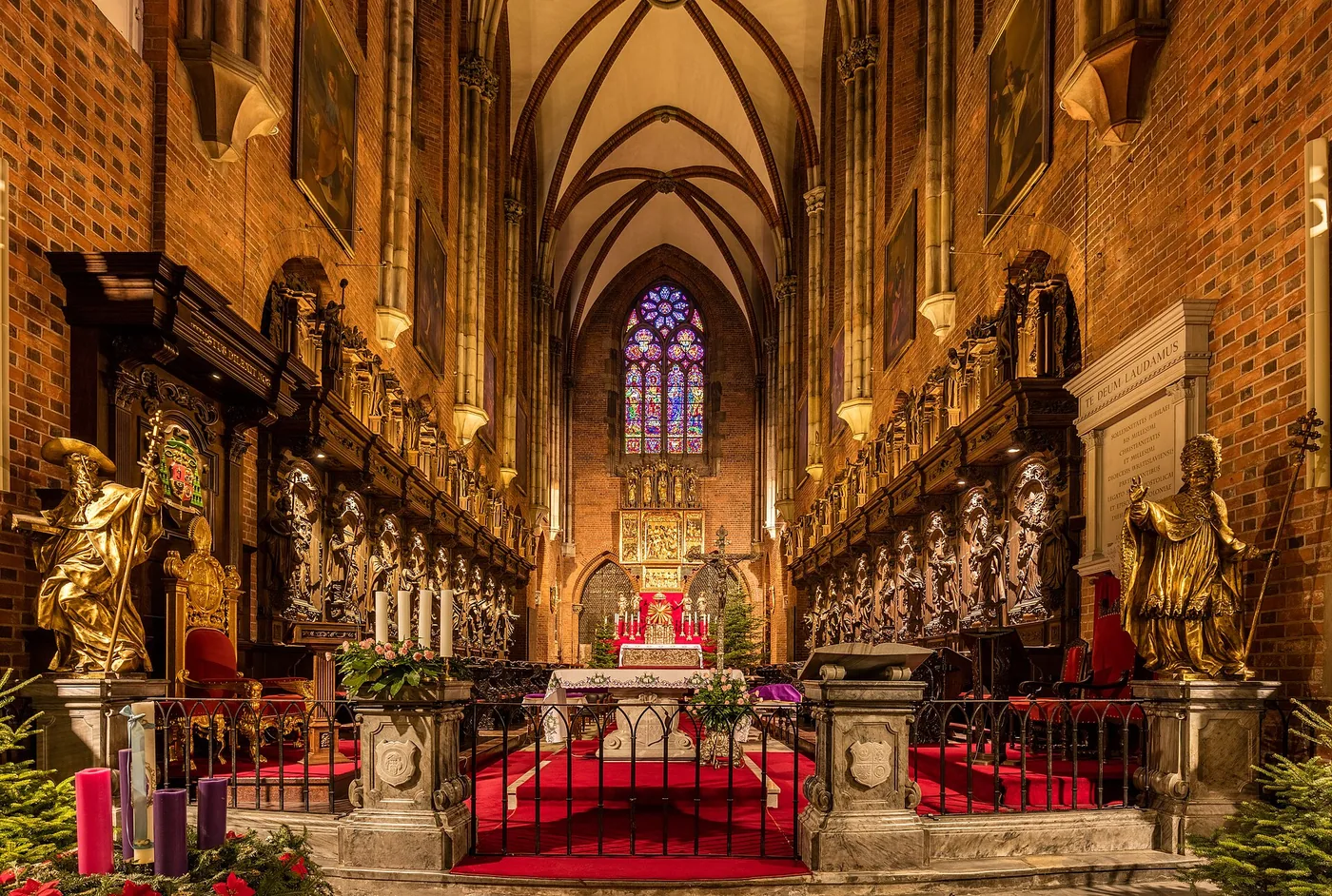 La nef et les hautes voûtes de la cathédrale Saint-Jean-Baptiste de Wrocław.